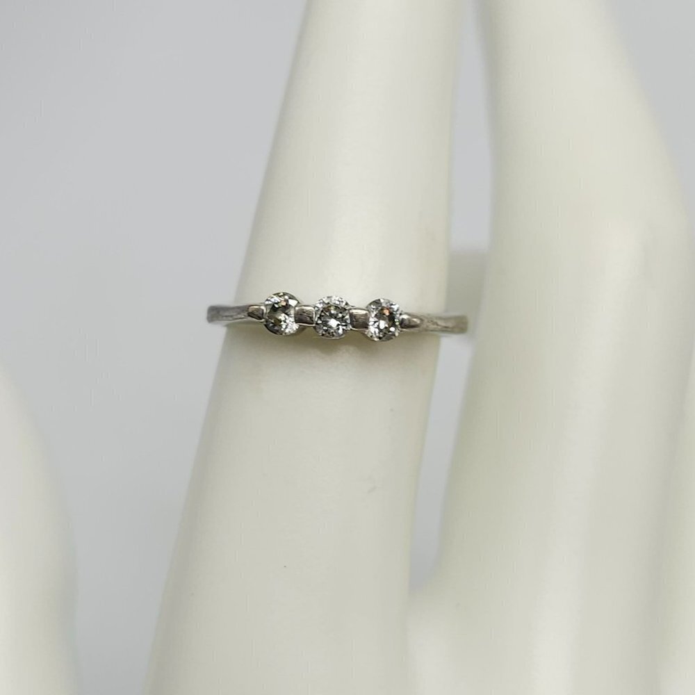 Sterling Silver Round 3 Cubic Zirconia Stone Engagement Ring Size 7 Vintage